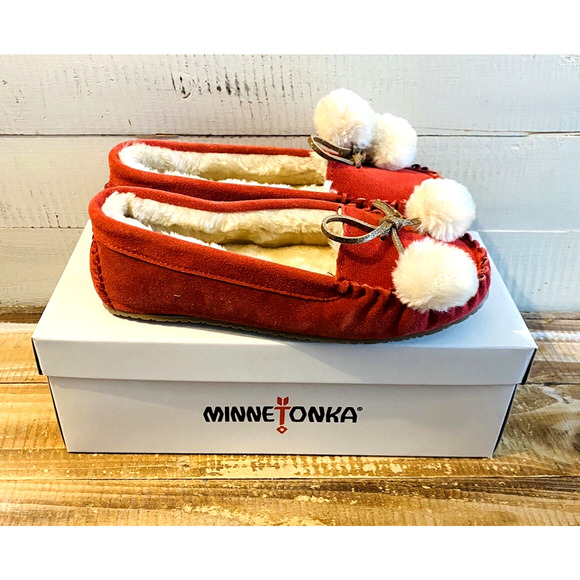 New Minnetonka Pom Pom Slippers Red Size 7M - Picture 1 of 11